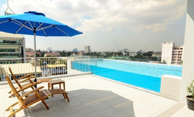 瑞地格乐:亚克力室外悬空游泳池-菲律宾鲁克森特酒店案例